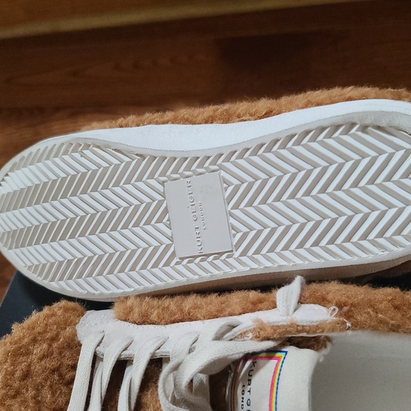 Shoes - Picture 3 of 4